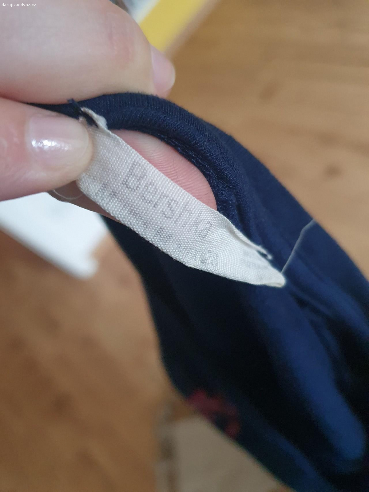 Tricko. Tričko s ptackem. Píše vel. M, ale sedí na S. V dobrém stavu.