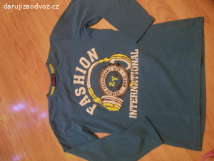 Trika a tepláky za sáček bonbonu