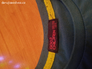 Trika a tepláky za sáček bonbonu