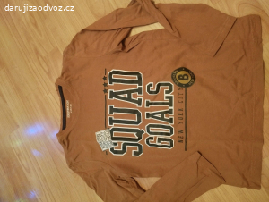 Trika a tepláky za sáček bonbonu