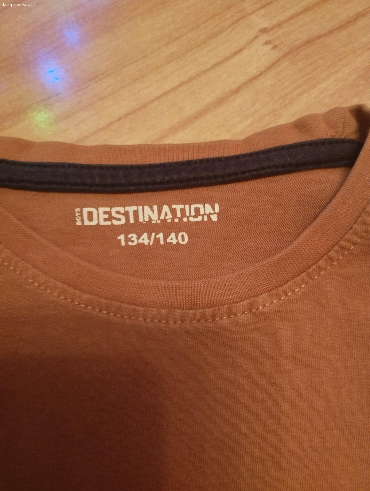 Trika a tepláky za sáček bonbonu. Vše co je na fotu za bonbóny.Dekuji