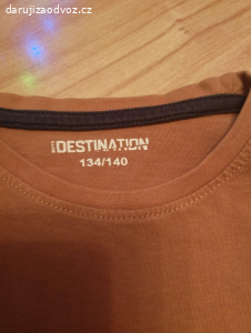 Trika a tepláky za sáček bonbonu