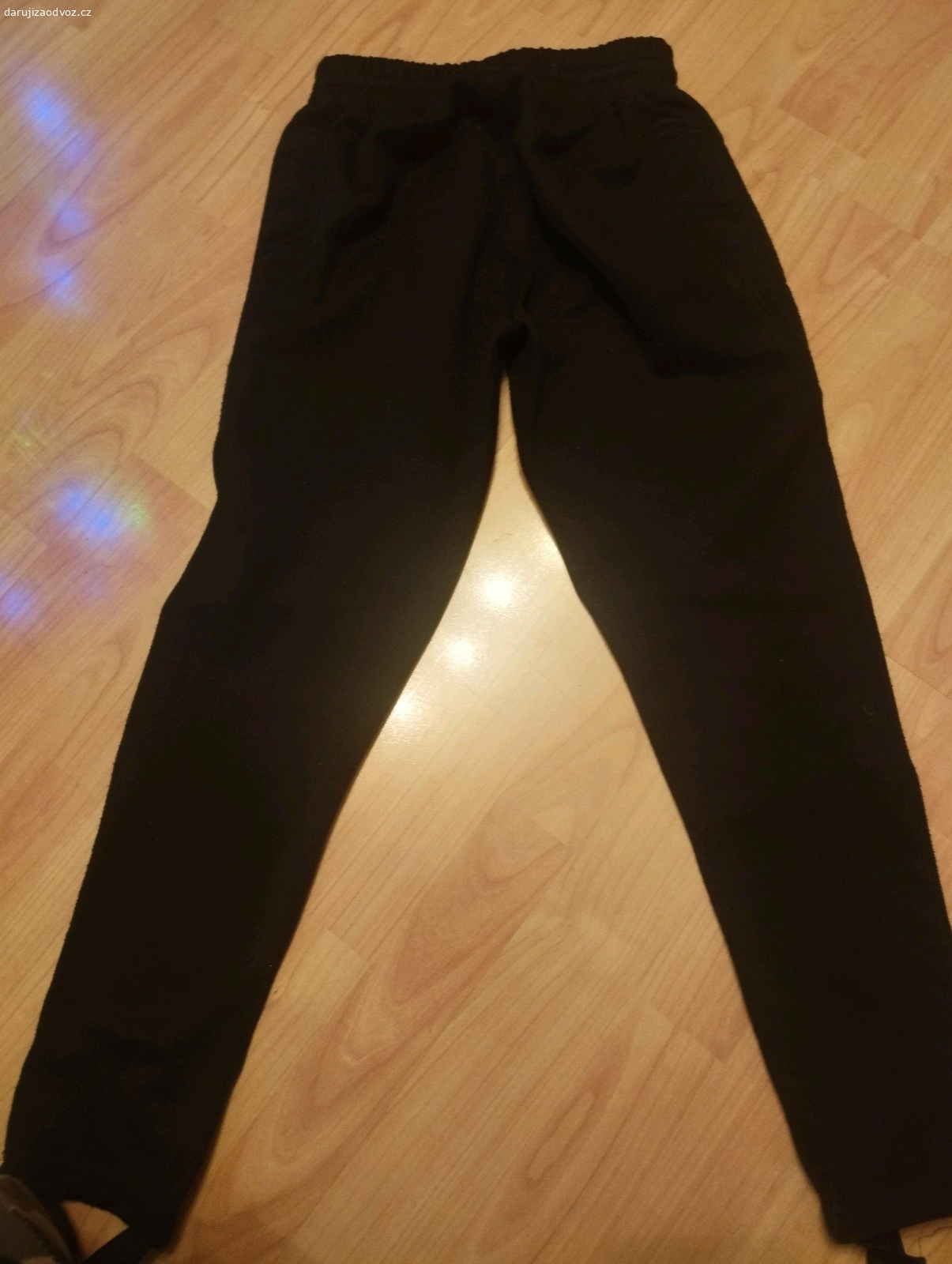 Trika a tepláky za sáček bonbonu. Vše co je na fotu za bonbóny.Dekuji