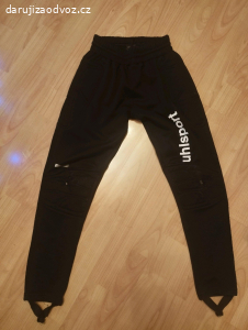 Trika a tepláky za sáček bonbonu