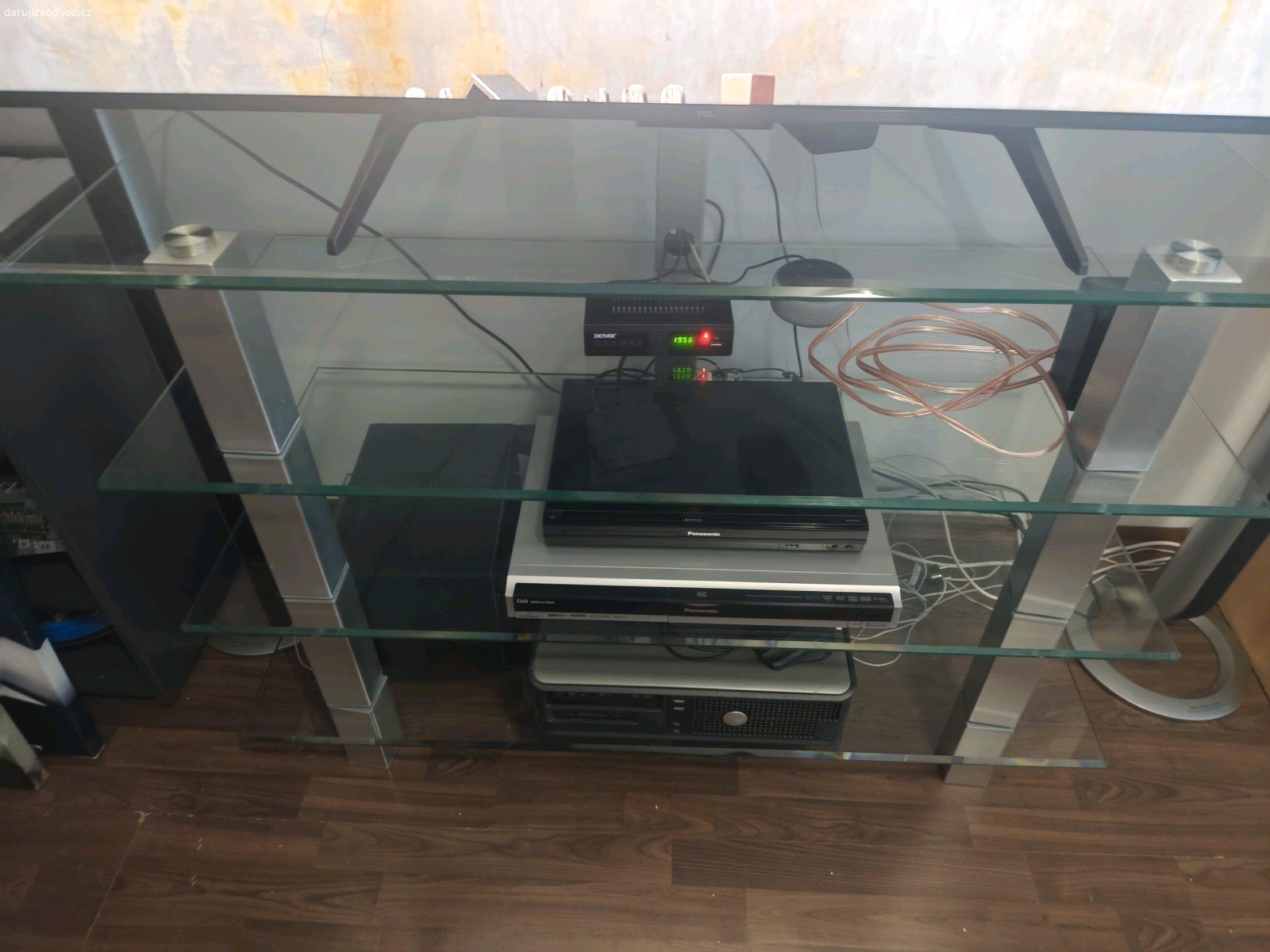 Tv/Hifi stolek. V 80cm x D 110cm x Š 50 cm, Patro 21cm