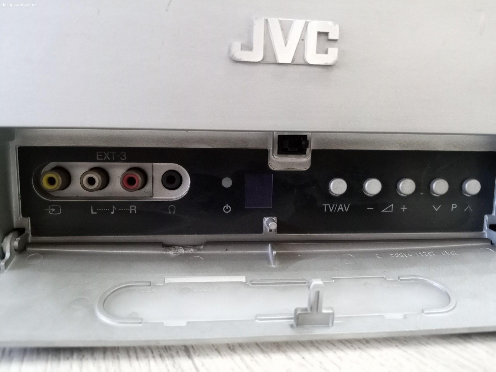 TV JVC CRT FUNKČNÍ. JVC FUNKČNÍ TV S DÁLKOVÝM OVLÁDÁNÍM, PŘES SET TOP BOX NA TOM JEDE I YOUTUBE A HRY. CELKEM VELKÁ KYSNA, ÚHLOPŘÍČKA OBRAZOVKY JE 68 CM, CELKOVÁ JE 94 CM. DĚTI CHTĚJÍ CHYTROU TV, TAK JÍ DAVAM ZA ODVOZ.