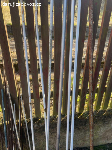 Tyče na rajčata / papriky - různé výšky - ZA ODVOZ