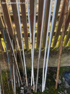 Tyče na rajčata / papriky - různé výšky - ZA ODVOZ