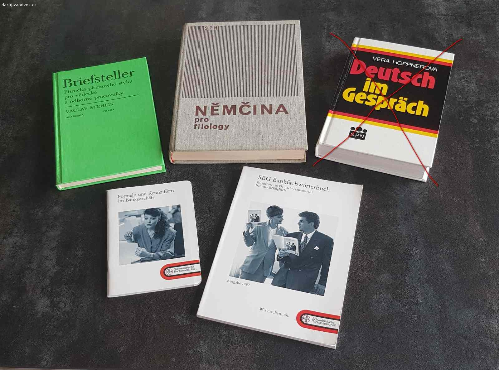 Učebnice němčiny – různé. Daruji různé učebnice němčiny a slovníky (i výkladové) v němčině, které již nevyužiju:
1) A.Dynda, E.Dyndová – Česko-německá obchodní korespondence
	Vydalo nakladatelství Pragoeduca v roce 1992.
        Kniha má 202 stran.
        ISBN 80-900849-4-X
2) Rudolf Sachs – Německá obchodní korespondence 
	Vydalo Nakladatel Jiří Fraus, vyšlo v roce 1993 v Plzni.
	Počet stran – 167.
	ISBN 80-900619-6-6
3) Iva Michňová – Business Deutsch – Korespondence, obchodní jednání, prezentace, telefonování a společenská konverzace
	Vydalo Nakladatelství Grada, vyšlo v roce 2006 v Praze.
	Počet stran - 105.
	ISBN 80-247-1643-7
4) Business Fachwörterbuch – Slovník německé obchodní terminologie (česko-německý; německo-český)
	Vydalo Nakladatelství Didaktis + SPiDi Bratislava, vyšlo v roce 1992.
	Počet stran 141; kapesní formát.
	ISBN80-85456-16-8
5) Václav Stehlík – Briefsteller – Příručka písemného styku pro vědecké a odborné pracovníky
	Vydalo Nakladatelství Academia, vyšlo v roce 1981 v Praze.
	Počet stran 174. 
       ISBN není uvedeno.
6) Vladimír Elznic, Rudolf Toman, Sieglinde Czichocki – Němčina pro filology
	Vydalo Státní pedagogické nakladatelství v roce 1971.
	Počet stran - 443.
	ISBN není uvedeno.
7) SBG Bankfachwörterbuch – výkladový slovník bankovních pojmů v němčině, odborné názvy uvedeny i ve francouzštině, italštině a angličtině.
	Vydalo Schweizerische Bankgesellschaft v Zurichu v roce 1992.
	Počet stran 120.