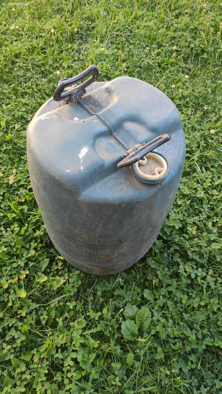 Uklid domacnosti. Hodilo by se nekomu něco?U houpacky nutno vyměnit kroužky