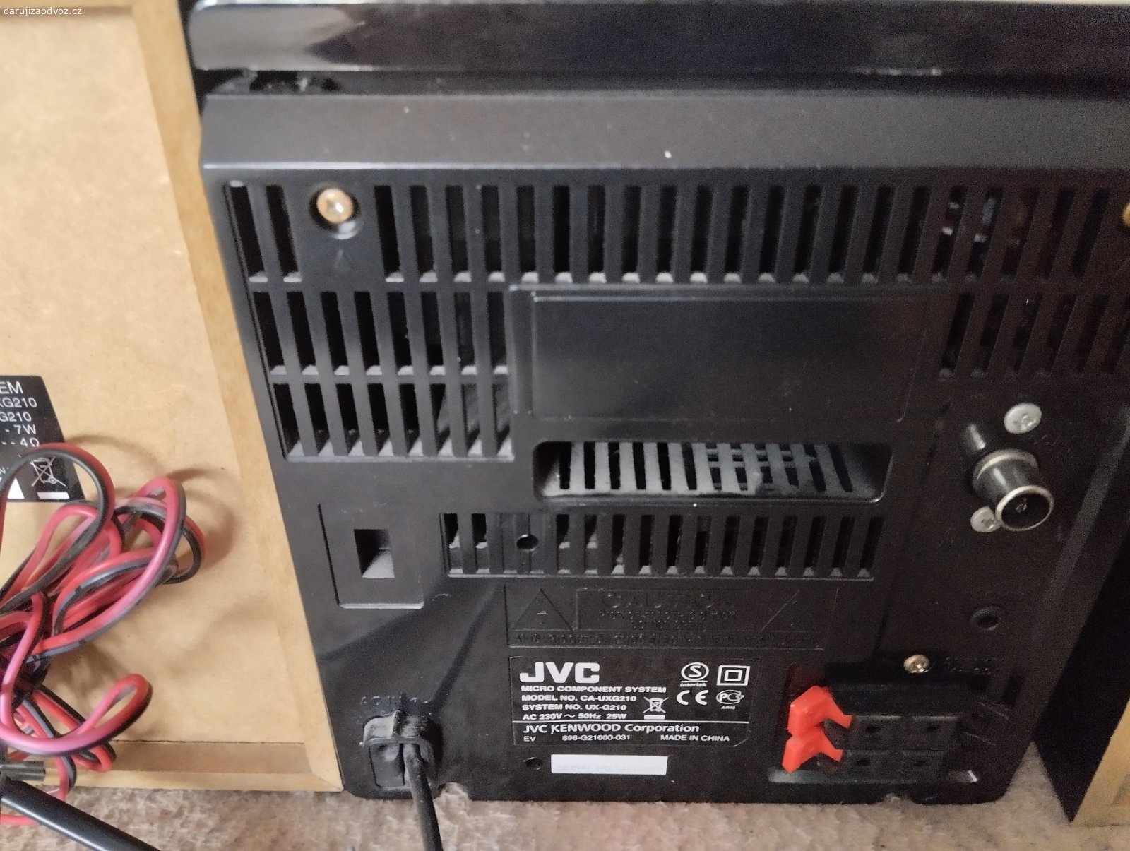 Uni věž JVC. Přenechám funkční mini věž bez dálkového ovládání. Kupovaná z druhé ruky,cd běží bez chyby,ale rádio se mi nepodařilo vyladit. Po okolí po domluvě možno dovézt.
