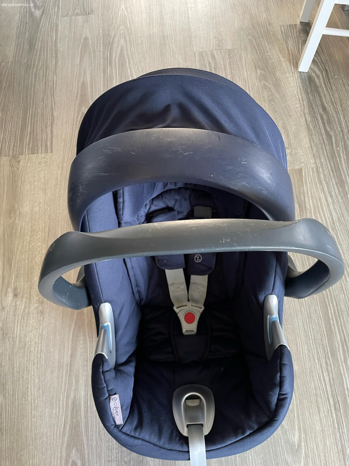 Vajíčko Cybex Aton 5. Dobrý den, daruji starší vajíčko Cybex Atom 5, stříška na jedné straně ulomena, na funkčnost vajíčka nemá vliv. Z nebouraného auta. Mohu dovést v okolí Litomyšle a UnO nebo osobní odběr v Bohuňovic