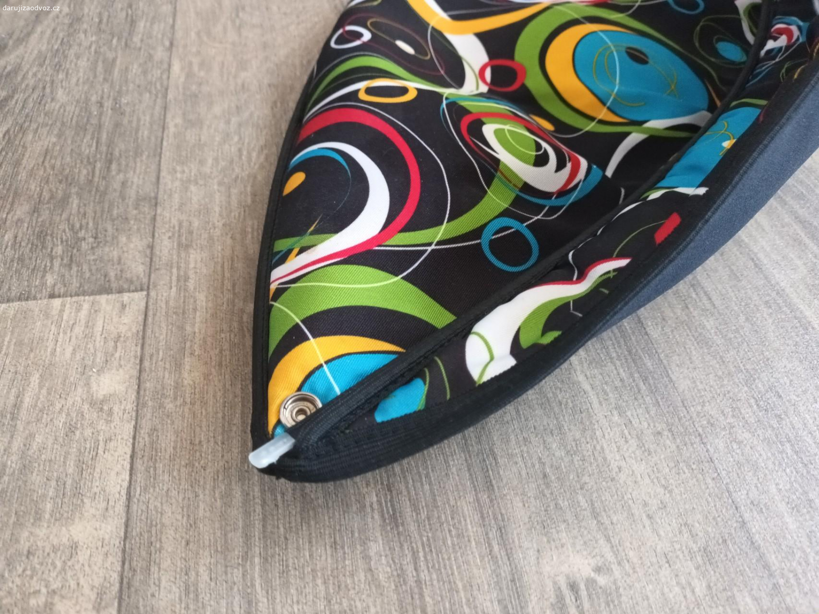 vajíčko do auta. s novorozeneckou vložkou, vady vyfoceny