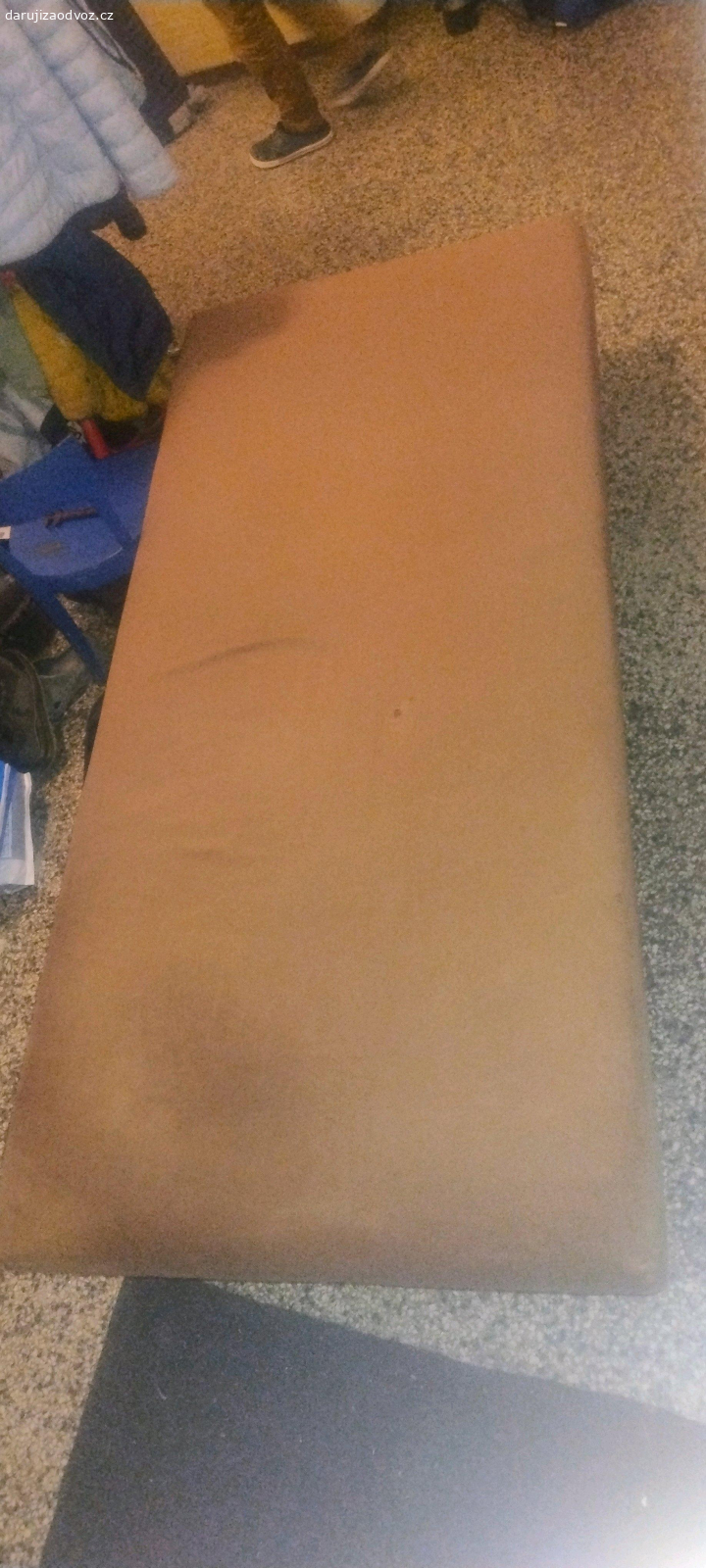 Válenda. Daruji starší, ale plně funkční válendu