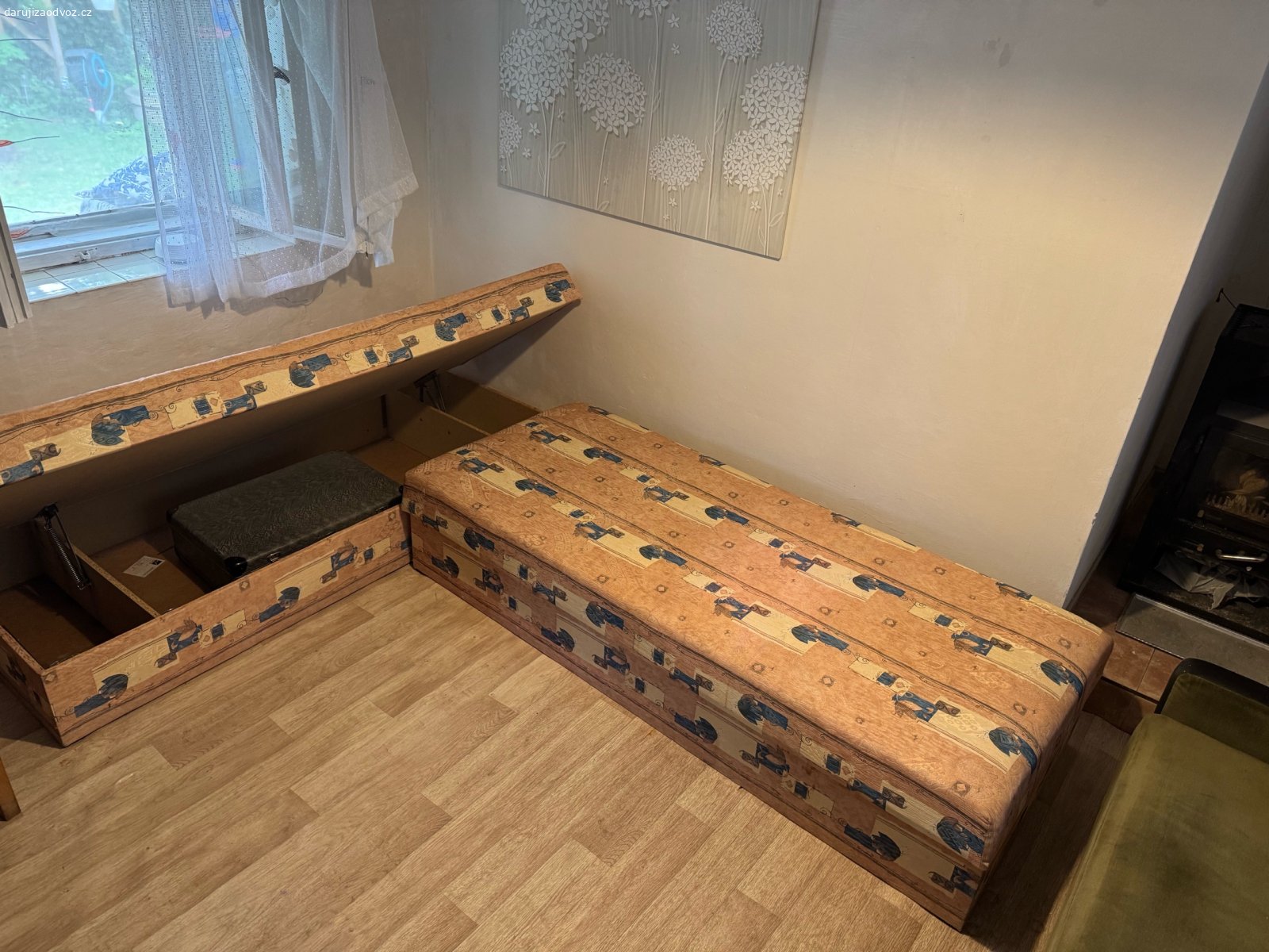 Válendy 80x190. Daruji 2 válendy 80x190 s úložným prostorem.