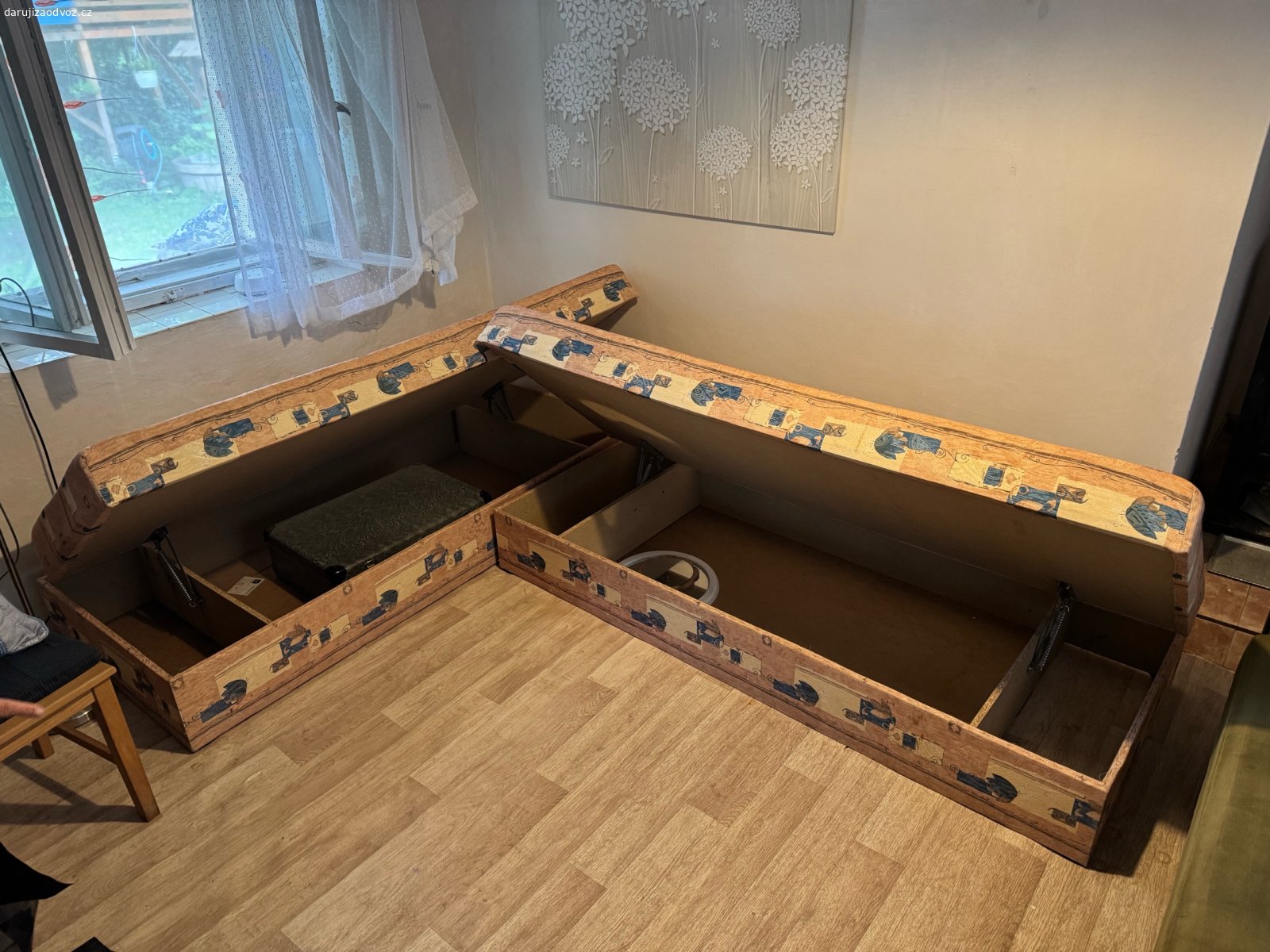 Válendy 80x190. Daruji 2 válendy 80x190 s úložným prostorem.