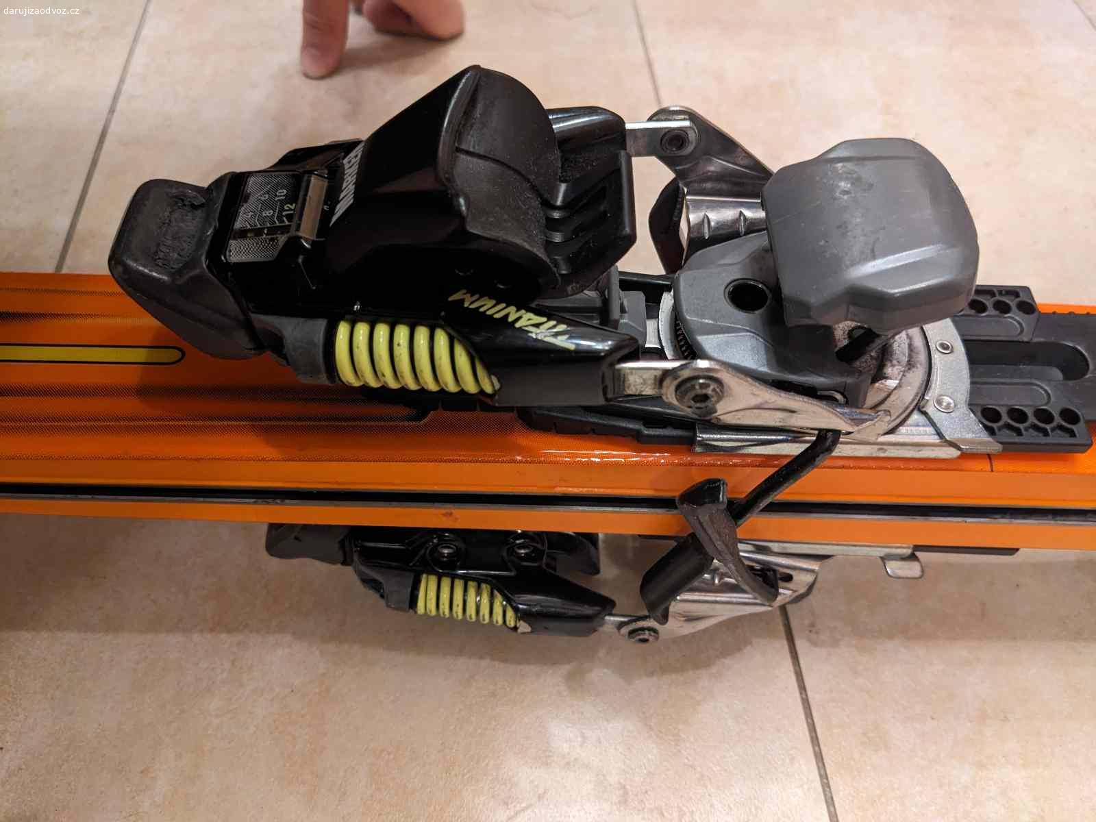 Vázání na lyže Marker Twincam M1 SC Titanium. Vázání na lyže Marker Twincam M1 SC Titanium namontované na lyžích Völkl P30 RC. Lyže mají poškozenou skluznici, ale vázání je funkční. Rád předám někomu, kdo využije.