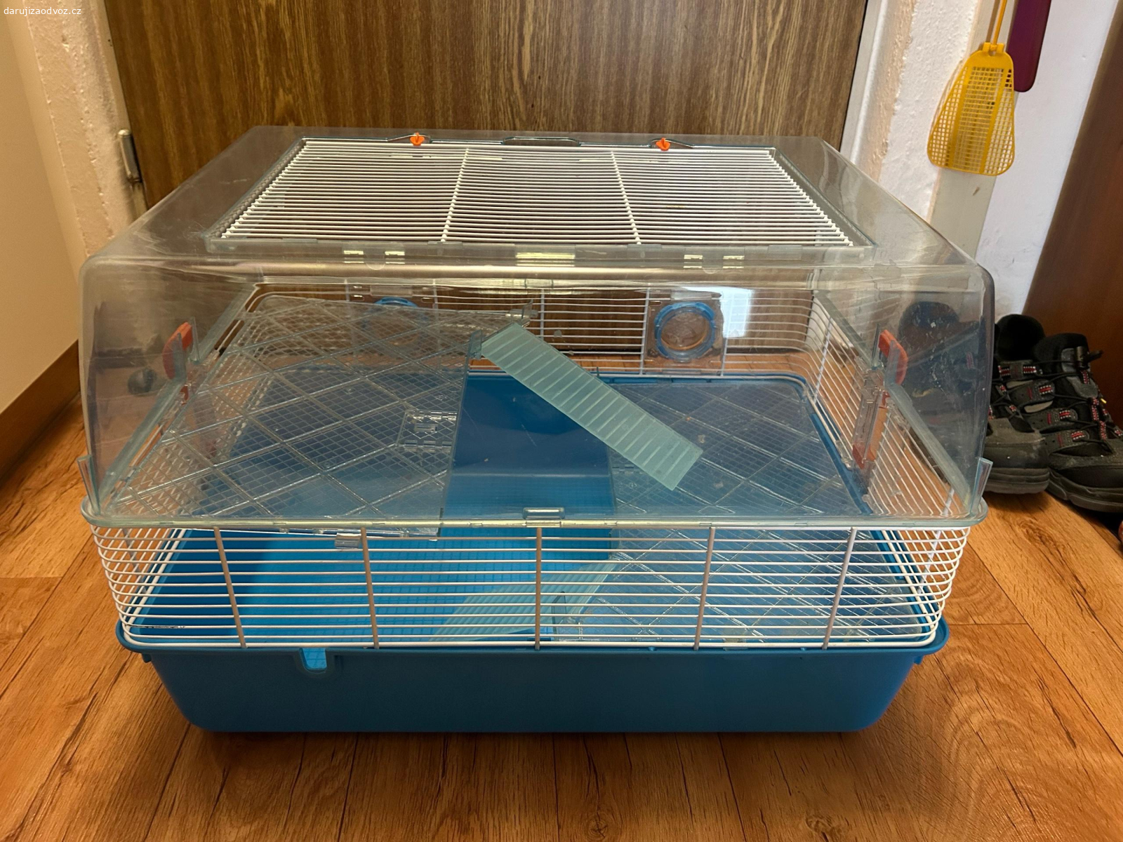 Velká Klec na křečky s trubkami. Za odvoz nabízím, použitou, ale plně funkční a vydezinfikována velká klec s hračkami/trubkami pro křečky. Bydlíme v Brně Líšni, naproti prodejně Renault