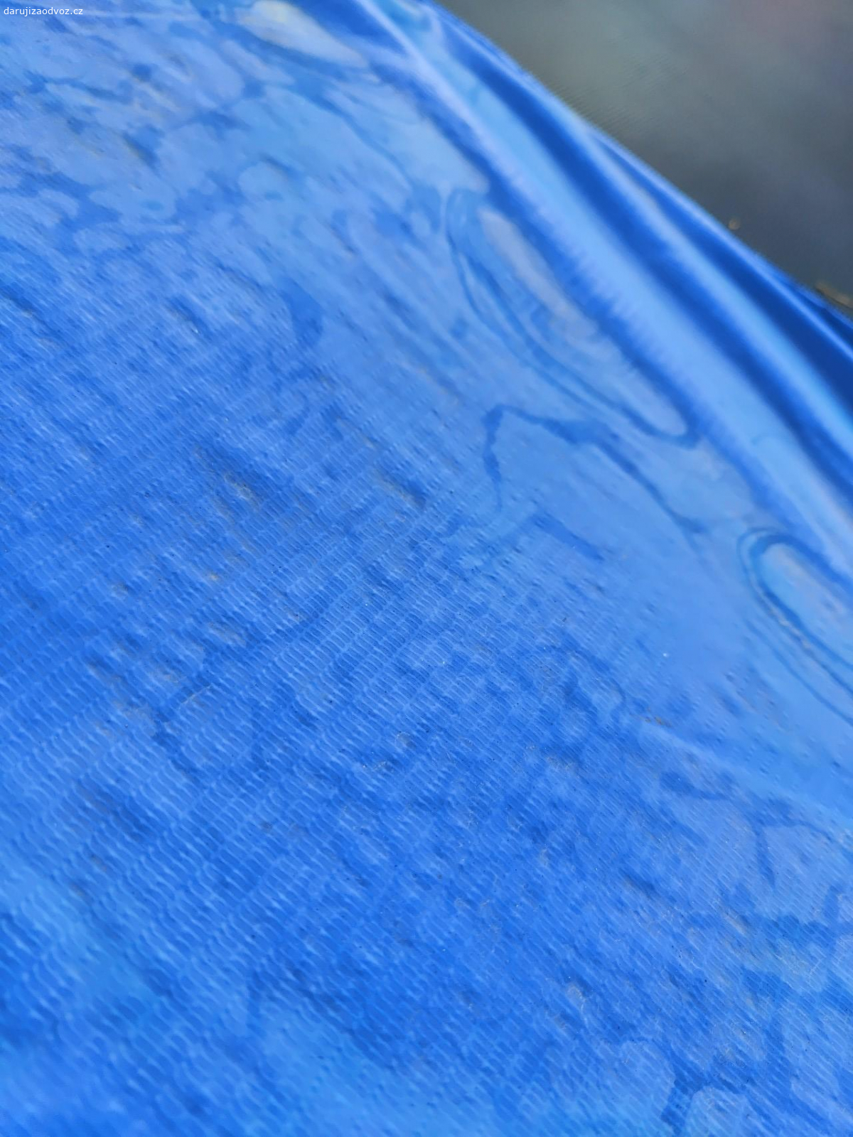 Velká trampolína 4,57m do 12.10.. Darujeme velkou trampolínu s měněnou ochrannou sítí a krytem pružin. Původní cena 7500. Konstrukce pevná, plocha starší, ale funkční a v pořádku. Kompletní, složená, nutná demontáž a vlastní odvoz. Spíš dodávka nebo vozík. Zdarma, ať ještě udělá radost dětem.
Odvezte si jí do 12.10. Potom jde do šrotu.