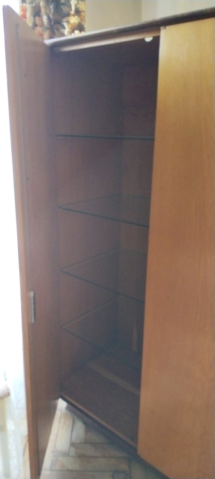 velké staré skříně. Velké staré skříně, odvoz Příbram, 3 patro bez výtahu.