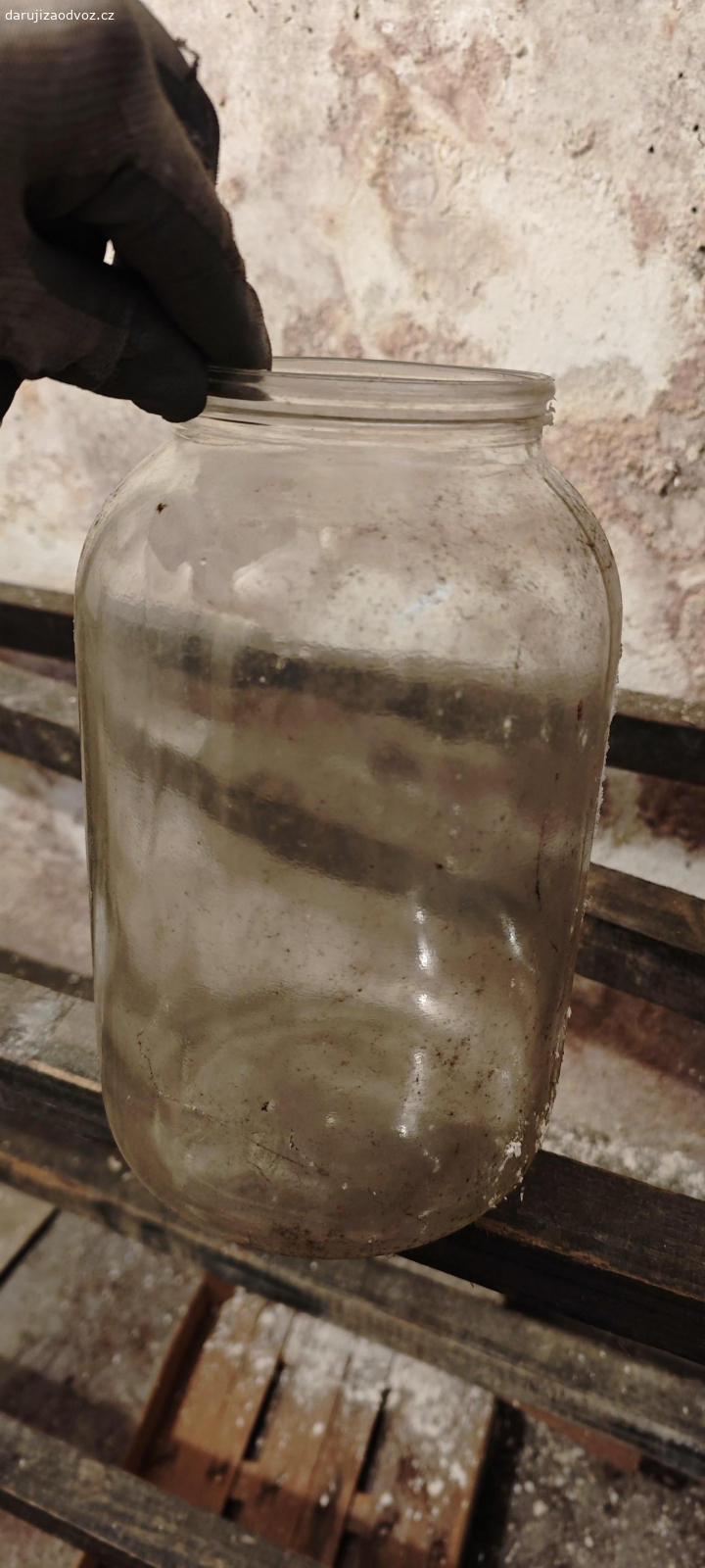 Velké zavařovací sklenice a demi. Demižony, zavařovací sklenice.
