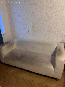 Velmi používaný gauč a matrace od nájemníků