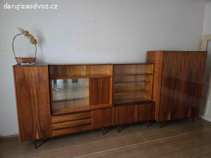 Velmi zachovalé skříně