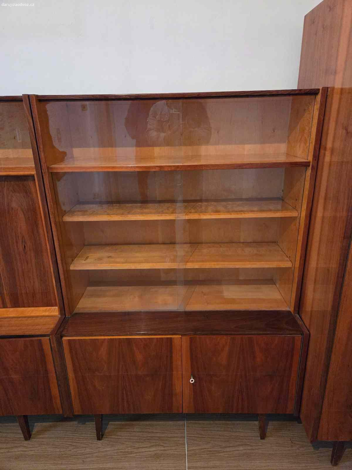 Velmi zachovalé skříně. Set zachovalých skříní