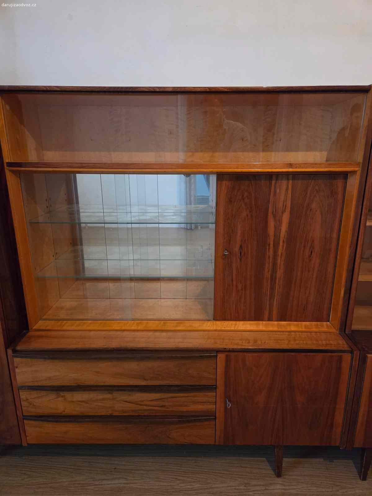 Velmi zachovalé skříně. Set zachovalých skříní