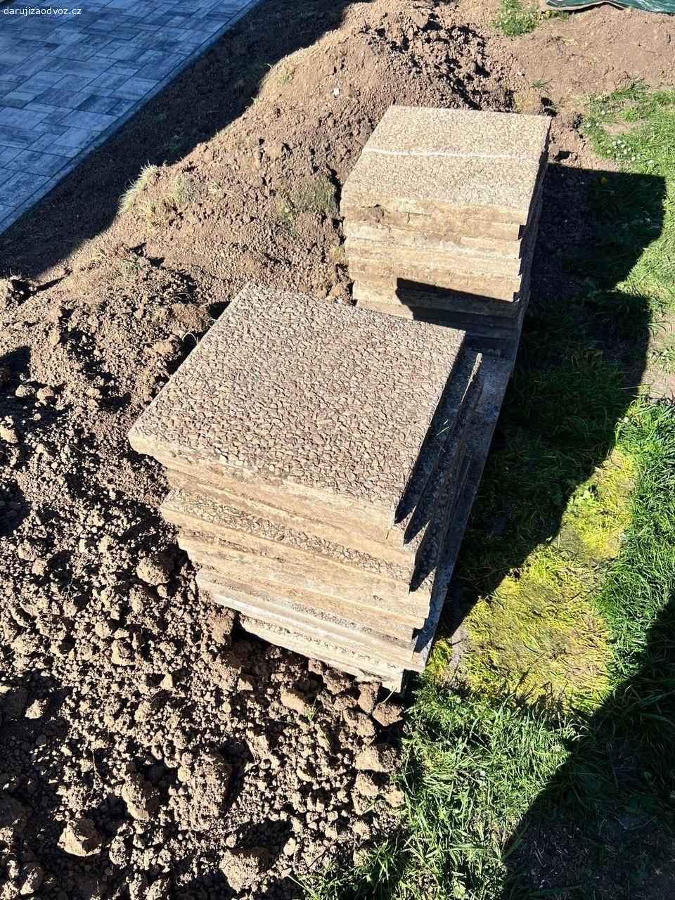 venkovní dlažba. Preferuji vyzvednutí dnes nebo zítra po obědě.
venkovní dlažba, 
38 kusu, 50*50
daruji za odvoz!