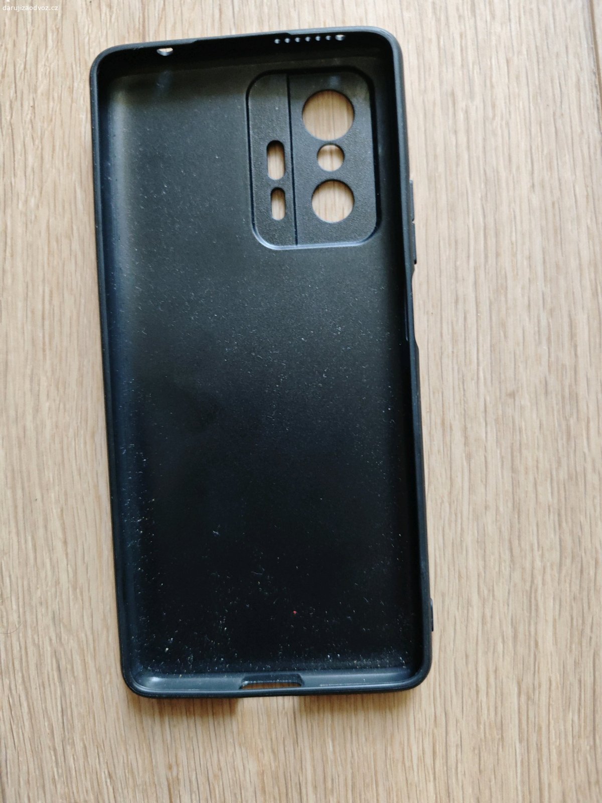 Věnuji zadní kryt na Xiaomi 11T. Nepoužitý