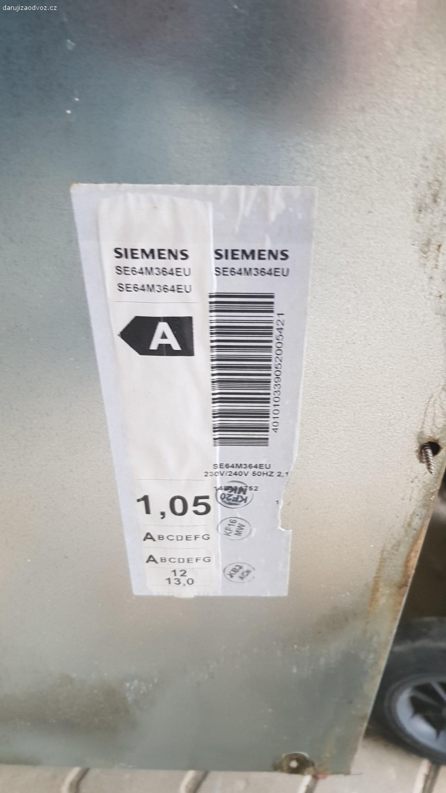 Vestavná myčka Siemens. R.v.2011, funkční, nevypíná vypouštěcí čerpadlo = neposouvá se program.