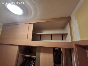 Vestavná skrin