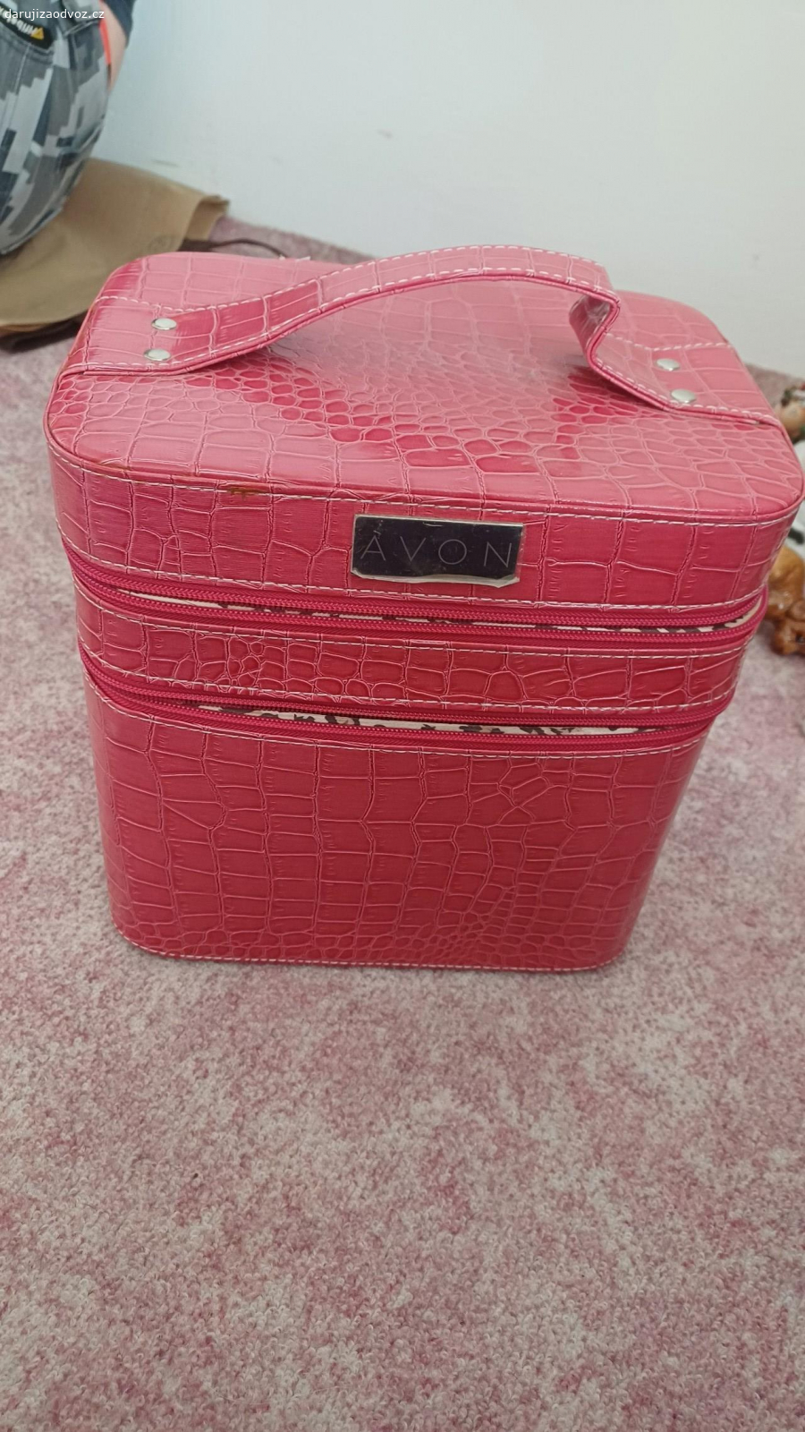 Vlasové doplňky, kosmetika. sponky, ozdoby, doplňky do vlasů, voňavky, oční stíny, paletky, vše staršího data, použité