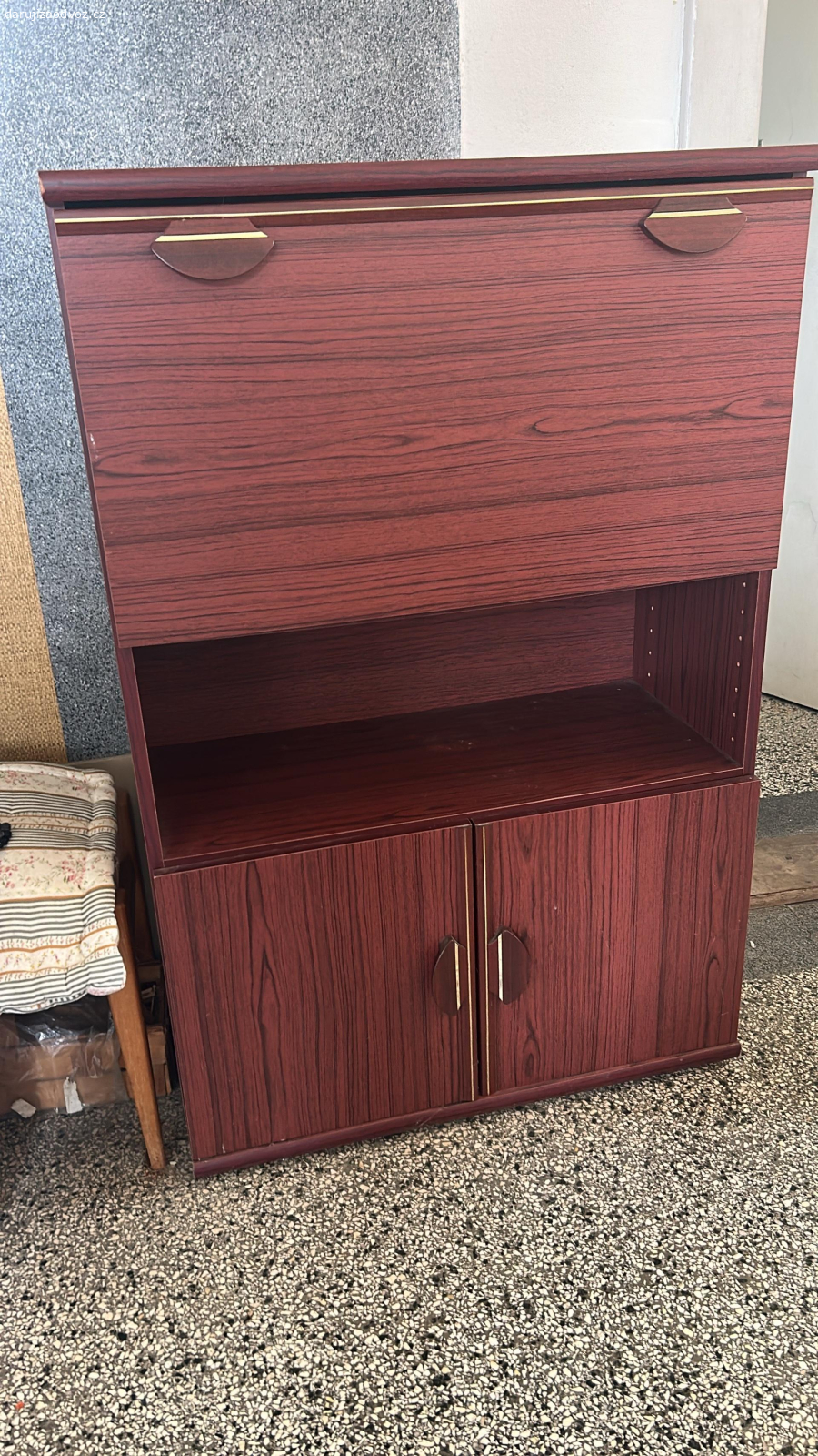 Vše musí pryč! (1). Všechny nabízené položky v galerii inzerátu jsou volné do smazání.