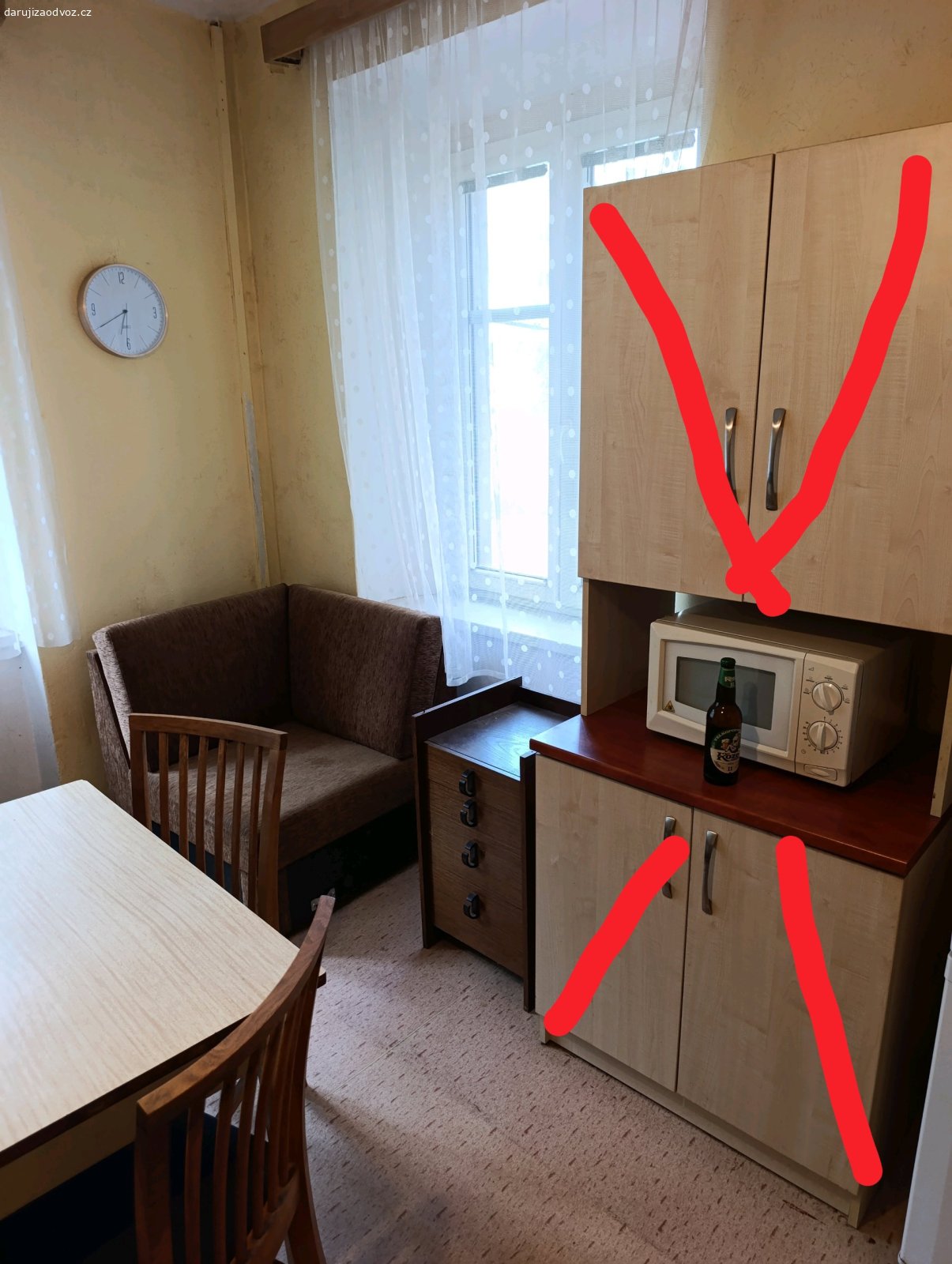 Vybavení bytu. Daruji vybavení bytu. Používané, nic nového, ideální do garáže nebo na zahradu.