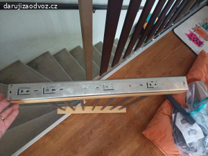 Vyjížděcí police na ramínka