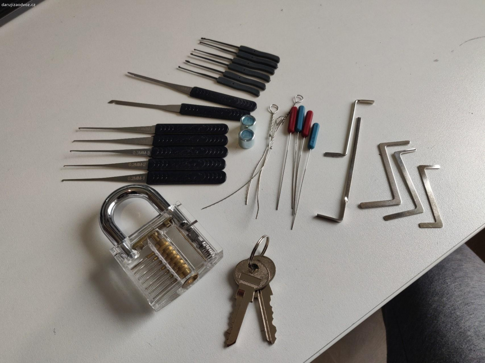 Začátečnické nářadí na zámky. Nářadí na lockpicking, zámečnictví, nevhodný dárek.