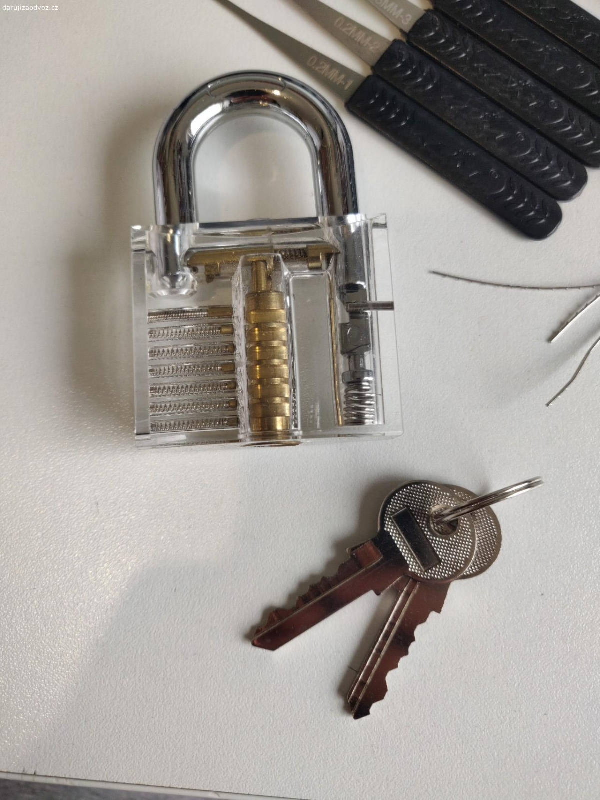 Začátečnické nářadí na zámky. Nářadí na lockpicking, zámečnictví, nevhodný dárek.