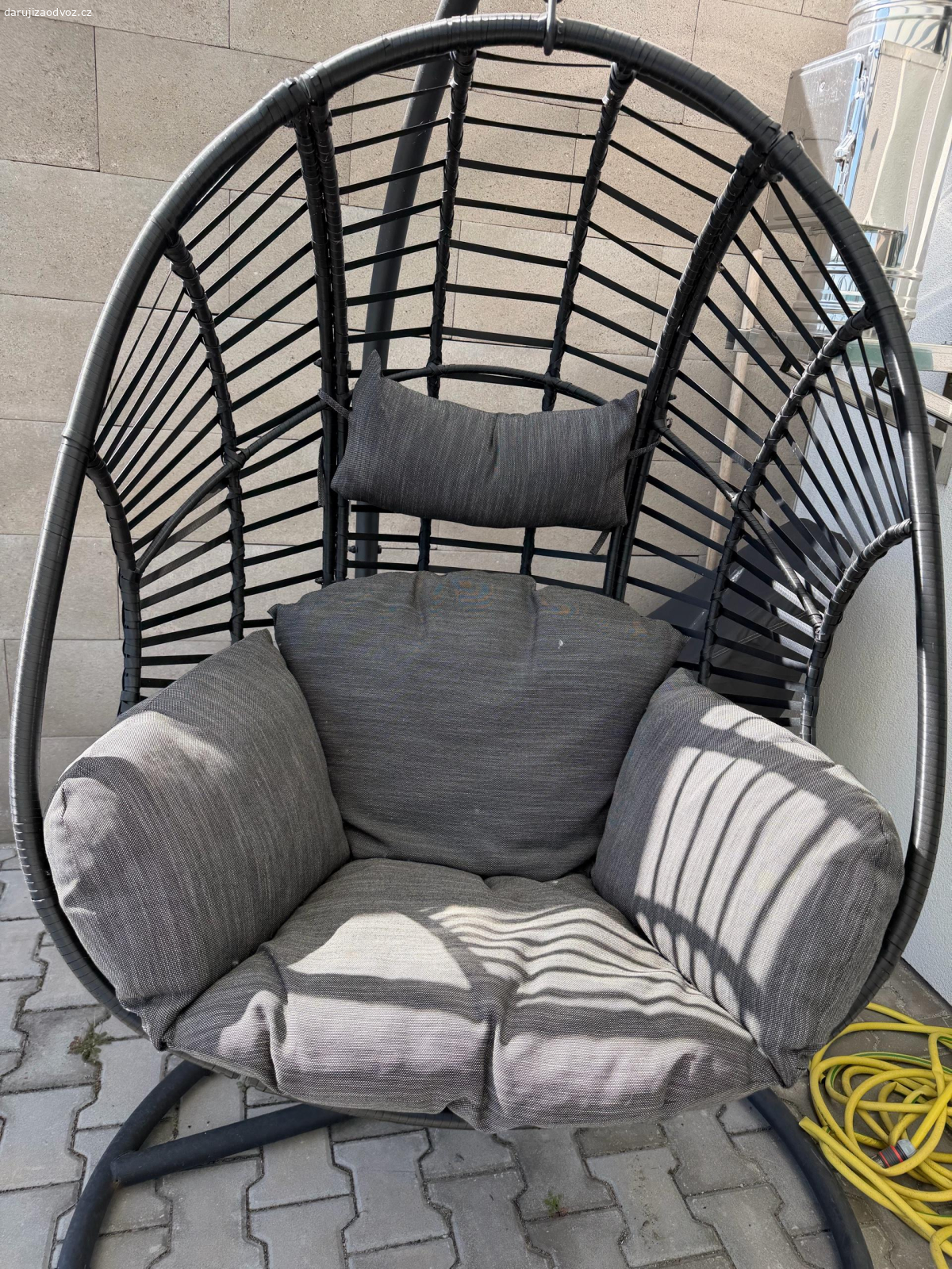 Zahradni kreslo. daruji za odvoz zahradni kreslo - je trosku spinave, ale jinak funkcni