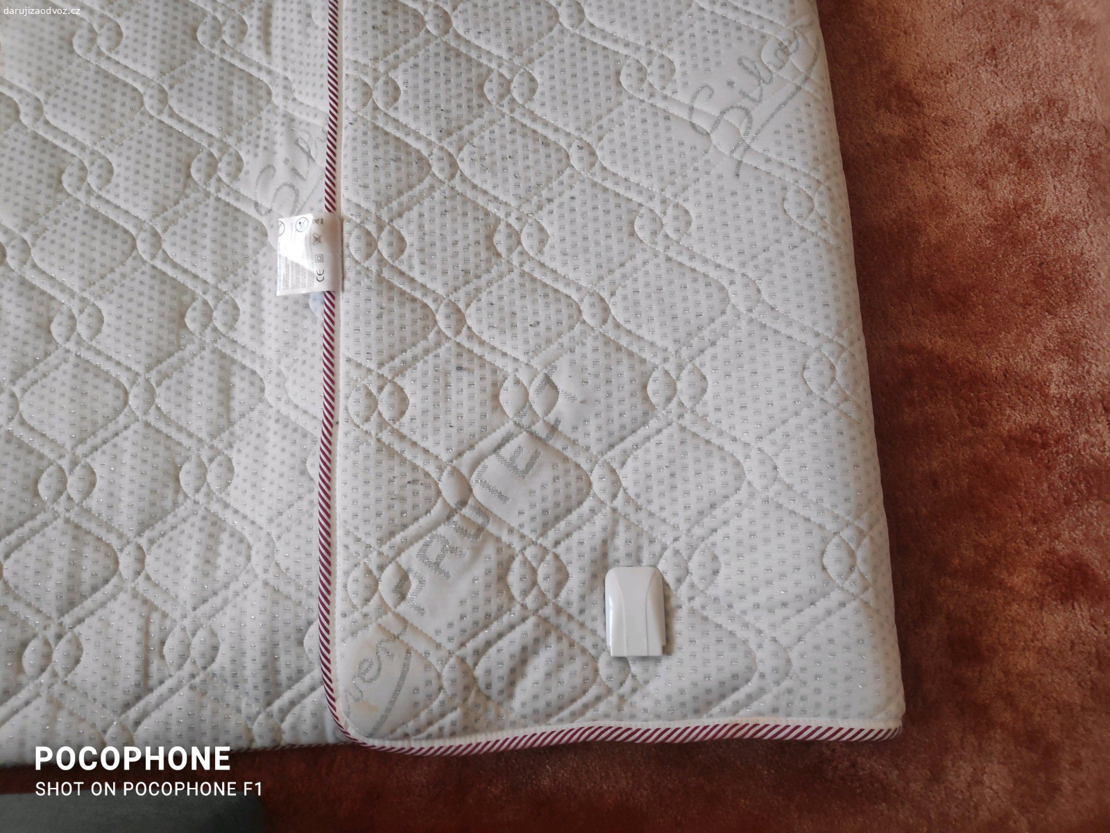 zahřívací podložka. daruji zahřívací podložku.. + deku.. kdyby někdo chtěl..