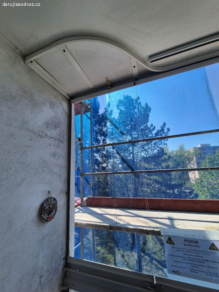 zasklena panelakova lodzie