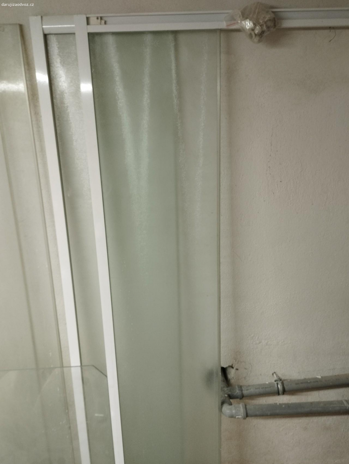 zastena do sprchy. rohova zastena do sprchy, sklenena, nepruhledna