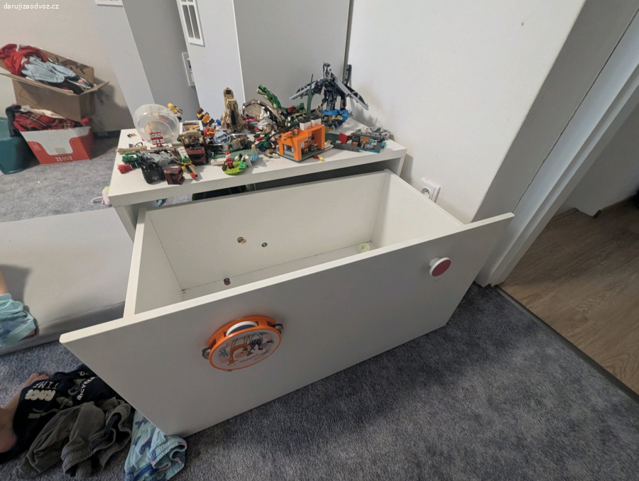 Zasuvkova skříň na oblečení IKEA