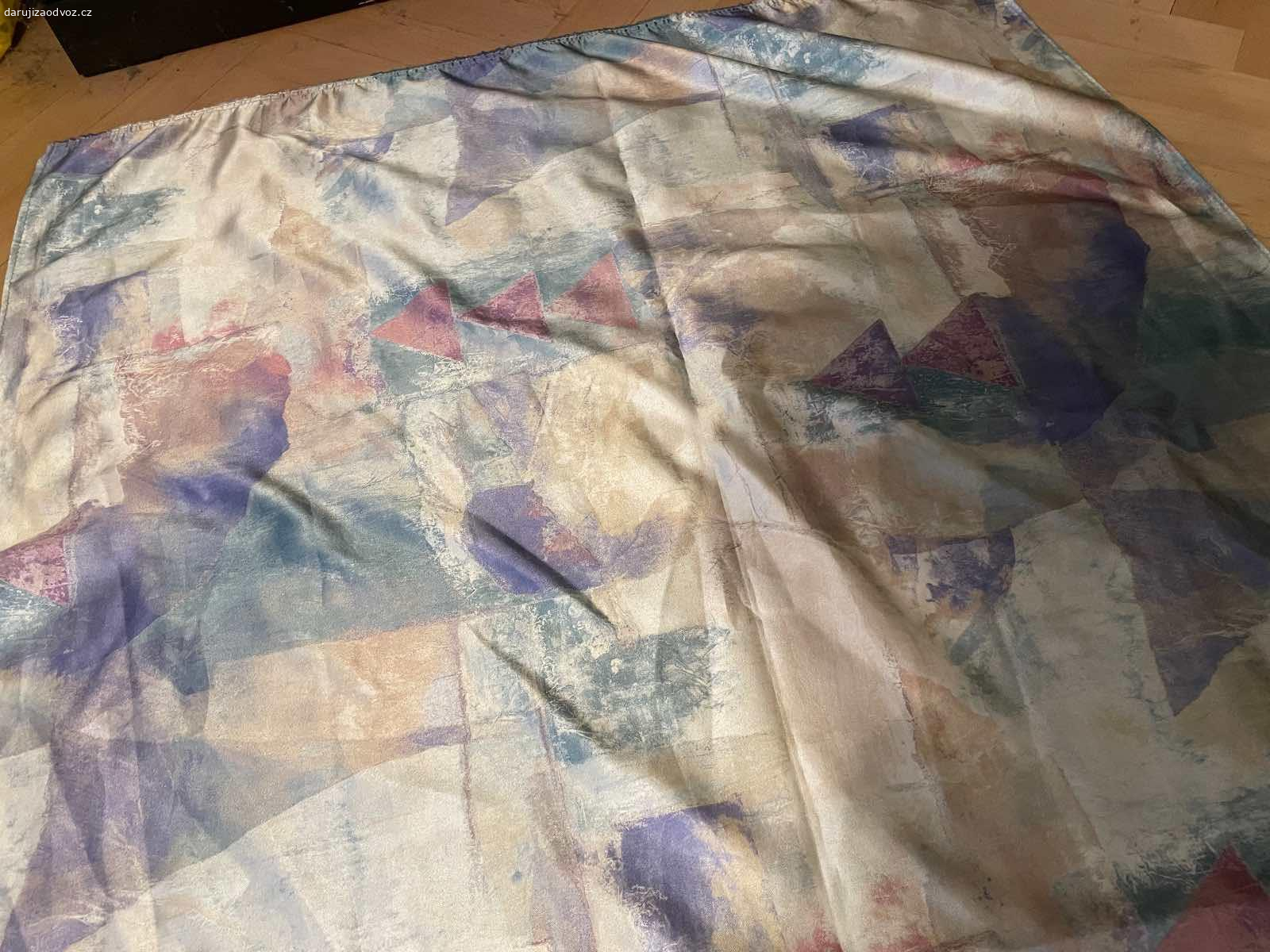 Závěs na okno - 48 x 88 cm (2 díly). Daruji 2x závěs na okno, rozměry jednoho dílu cca 48 x 88 cm (cena za 2 díly). Bez vad! K vyzvednutí po předchozí domluvě v Praze nebo středočeský kraj - Beroun, Kladno, Rakovník, Nižbor, Zbečno. Lze zaslat i Zásilkovnou při platbě předem. Daruji další věci za ODVOZ viz. inzeráty!