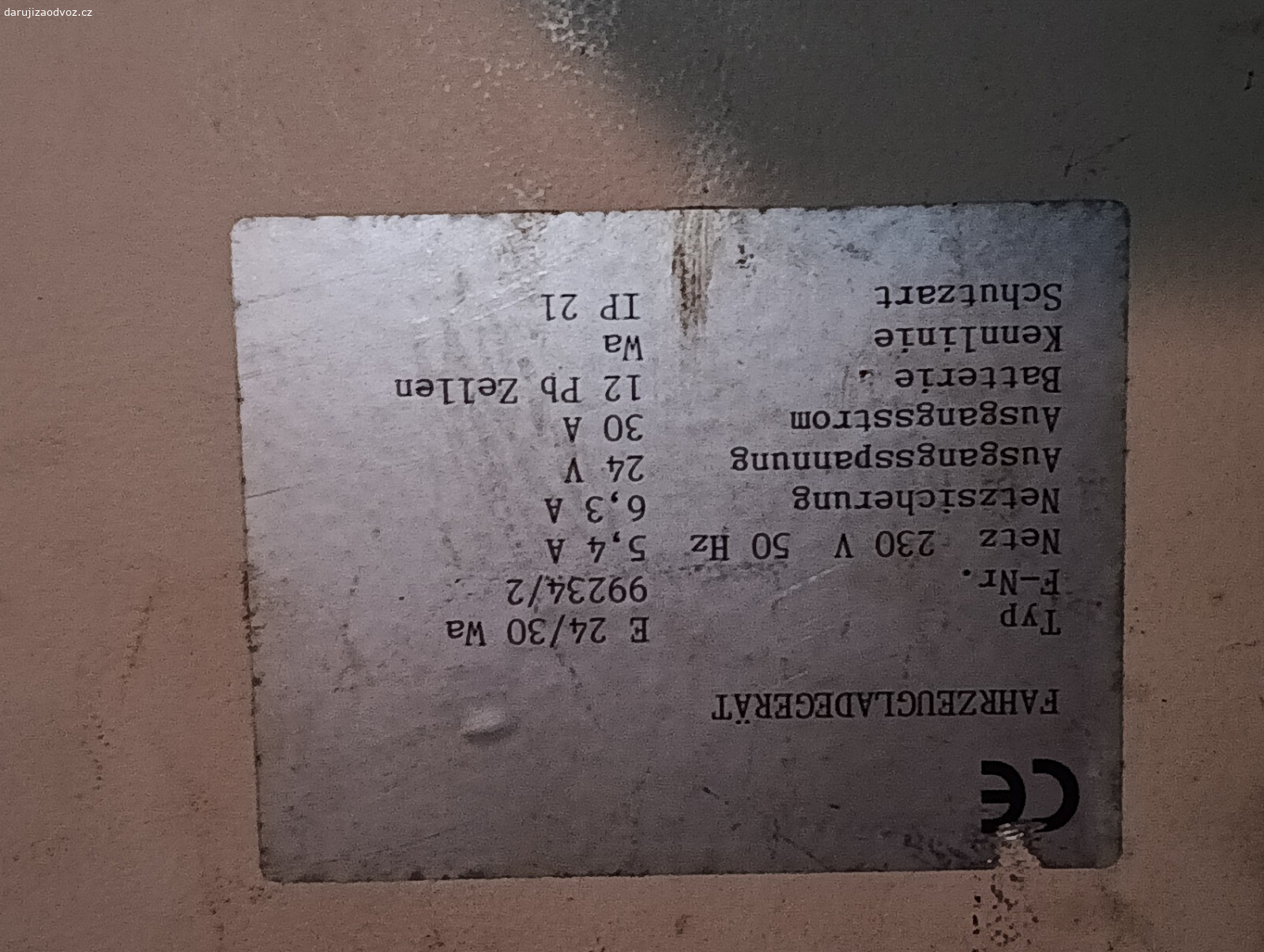 Zdroj, možná dobíjecí 24VDC 30A. zdroj asi německé vyroby. stav a parametry viz foto; funkce neznámá; máte-li zájem si ho vyzvednout tak volejte; oplátkou příjmu 10kg cukru proto včelky;