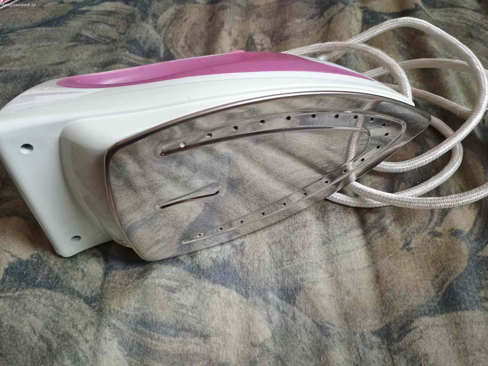 žehlička. Daruji  novou - jednou použitou  žehličku STEAM IRON 1800W, model 20422.
Daruji buď  za odvoz  nebo za poštovné