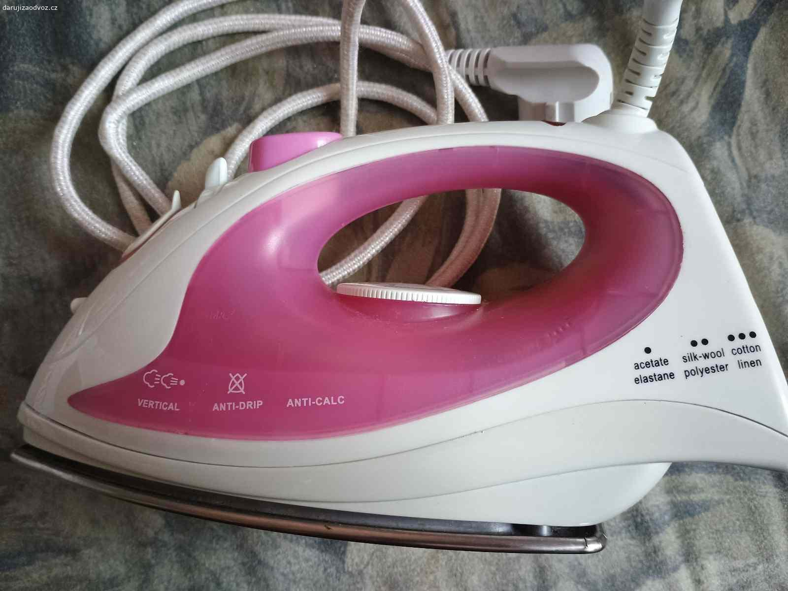 žehlička. Daruji  novou - jednou použitou  žehličku STEAM IRON 1800W, model 20422.
Daruji buď  za odvoz  nebo za poštovné