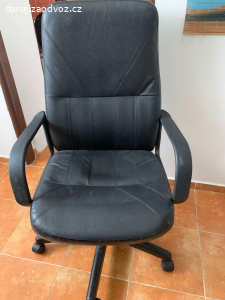 židle k psacímu stolu na kolečkách