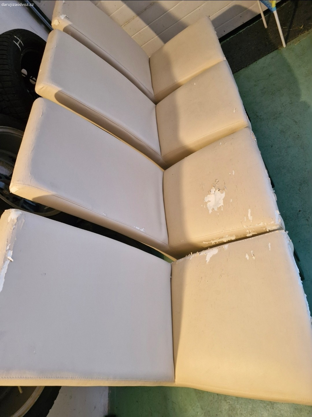 židle. daruji 4 židle stav viz. fotografie.